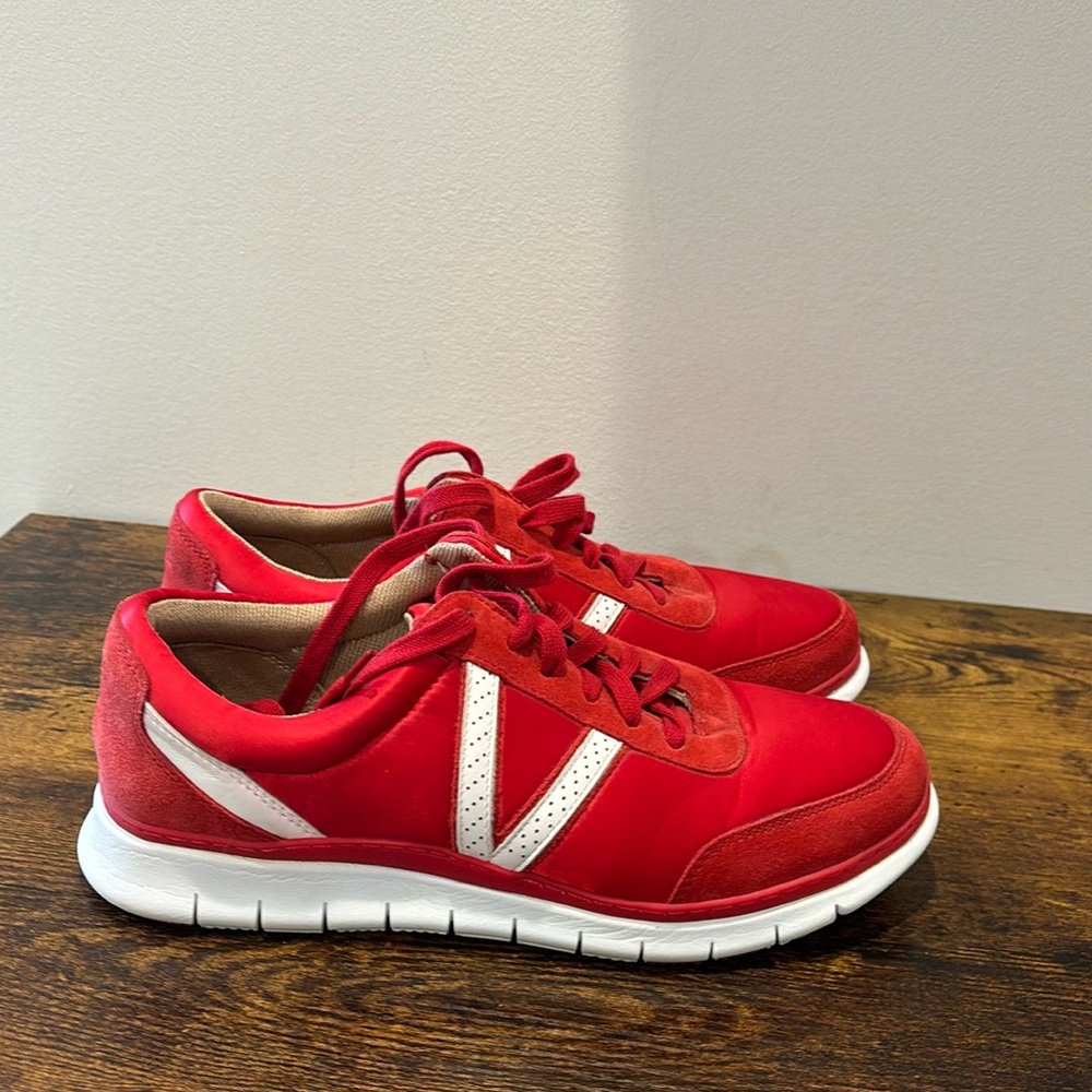 Vionic Nana cherry suede red sneaker size 10